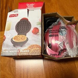 Dash Gingerbread Man Mini Waffle Maker
